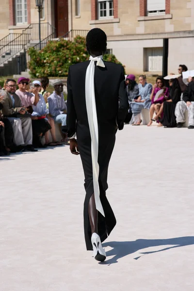 Look 10